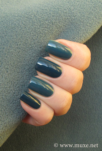 Yves Rocher Vert Abyssess и Orly Sapphire Silk свотч сравнение