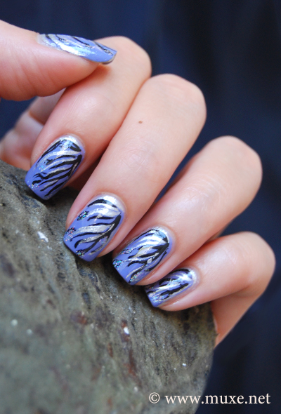 Winter blue nail art