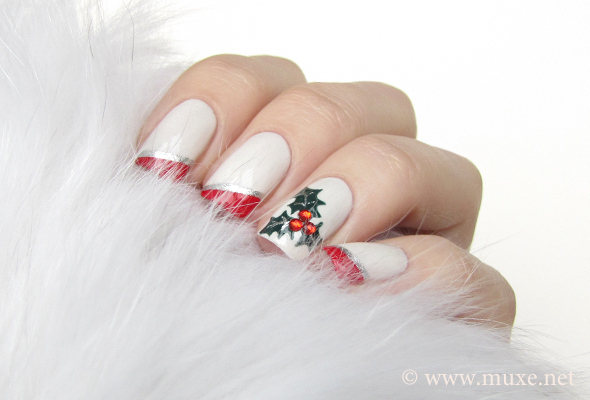 Mistletoe nail design for Christmas