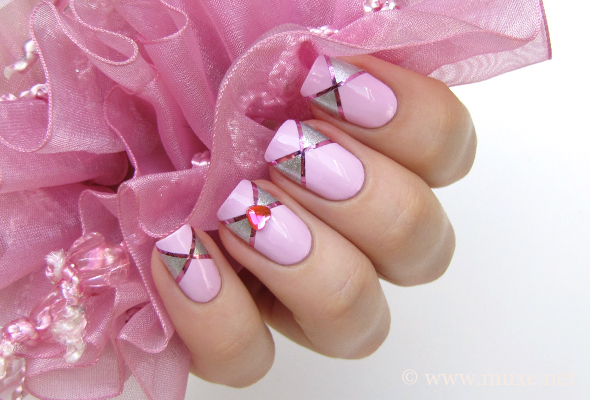 Nails with pink hearts