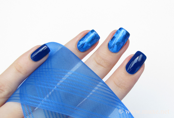 Diamond blue nail foils design