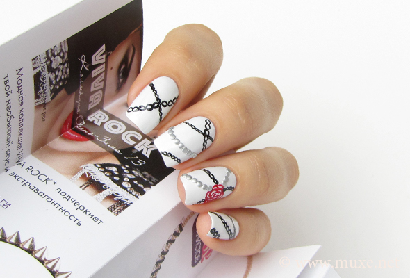 Gothic nail art with chains Gothic nail art with chains
